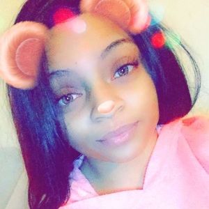 Meet your Posher, Dominique